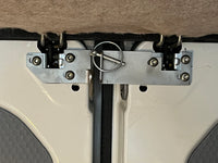 Hecktürverriegelung aus Edelstahl mit Klappsplint montiert auf einem Ducato/Boxer/Jumper Bauhöhe H2