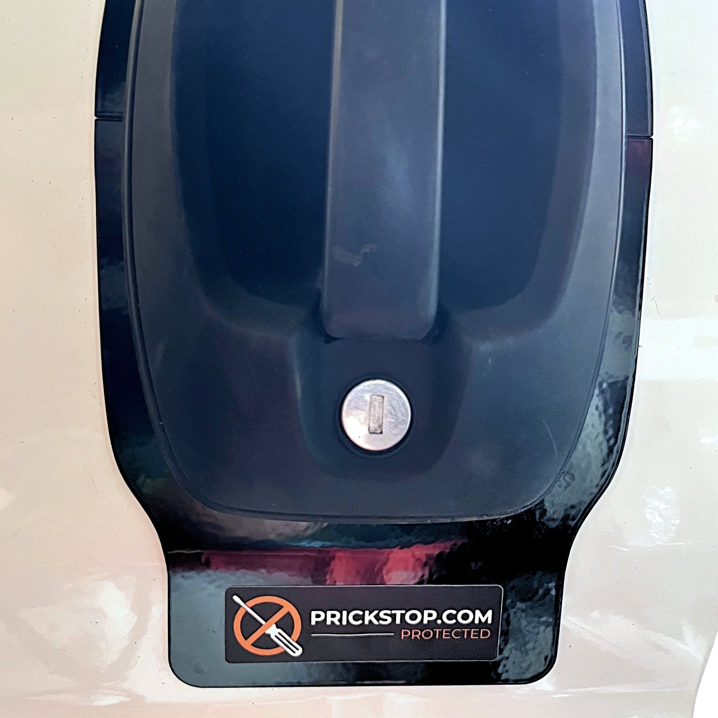 Schwarzes, zweiteiliges Prickstop-Schutzblech aus Edelstahl für Fiat Ducato – außenliegender Einbruchschutz für Fahrertür und Hecktür, auch bei vorhandenen Einbruchlöchern verwendbar